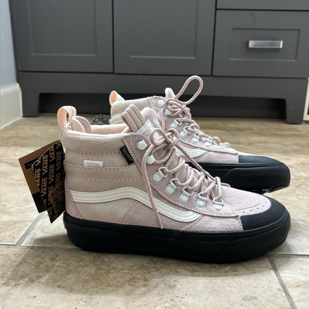 Vans hiking High-Top Sneakers pink size 8